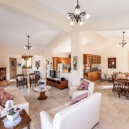 Michaela Villa Lachi